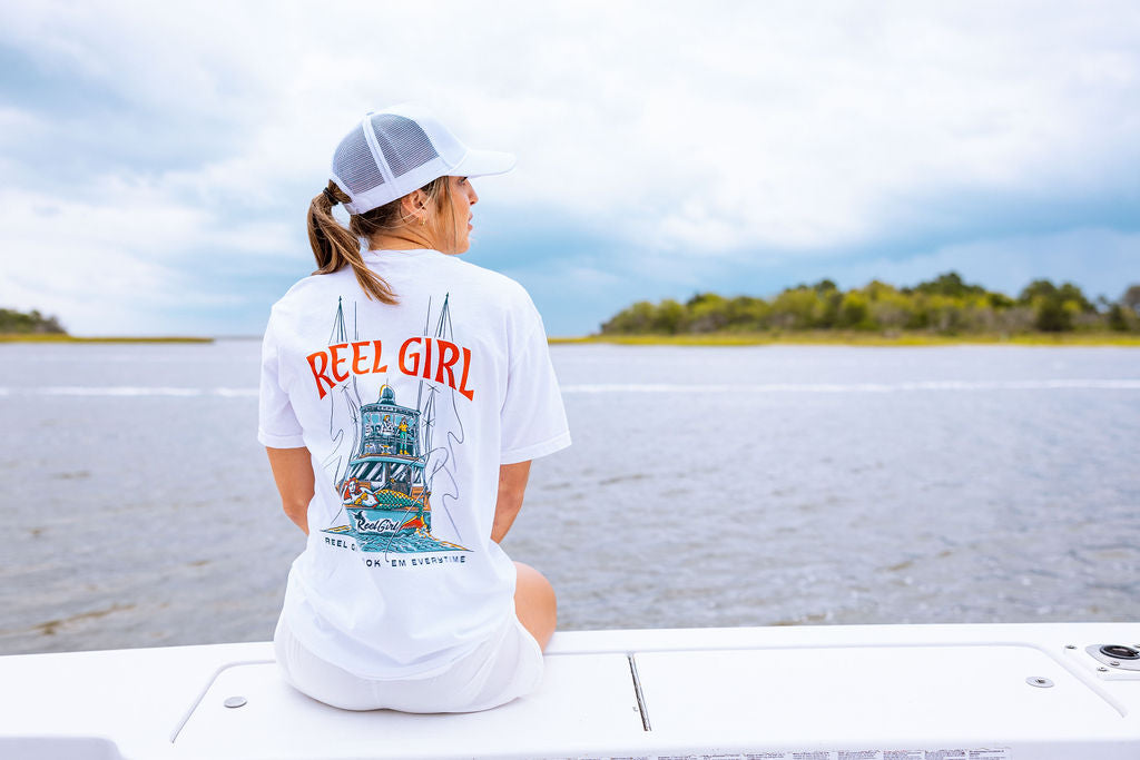 Shirt Hook 'Em Tee – Unisex Outdoor Graphic Tee