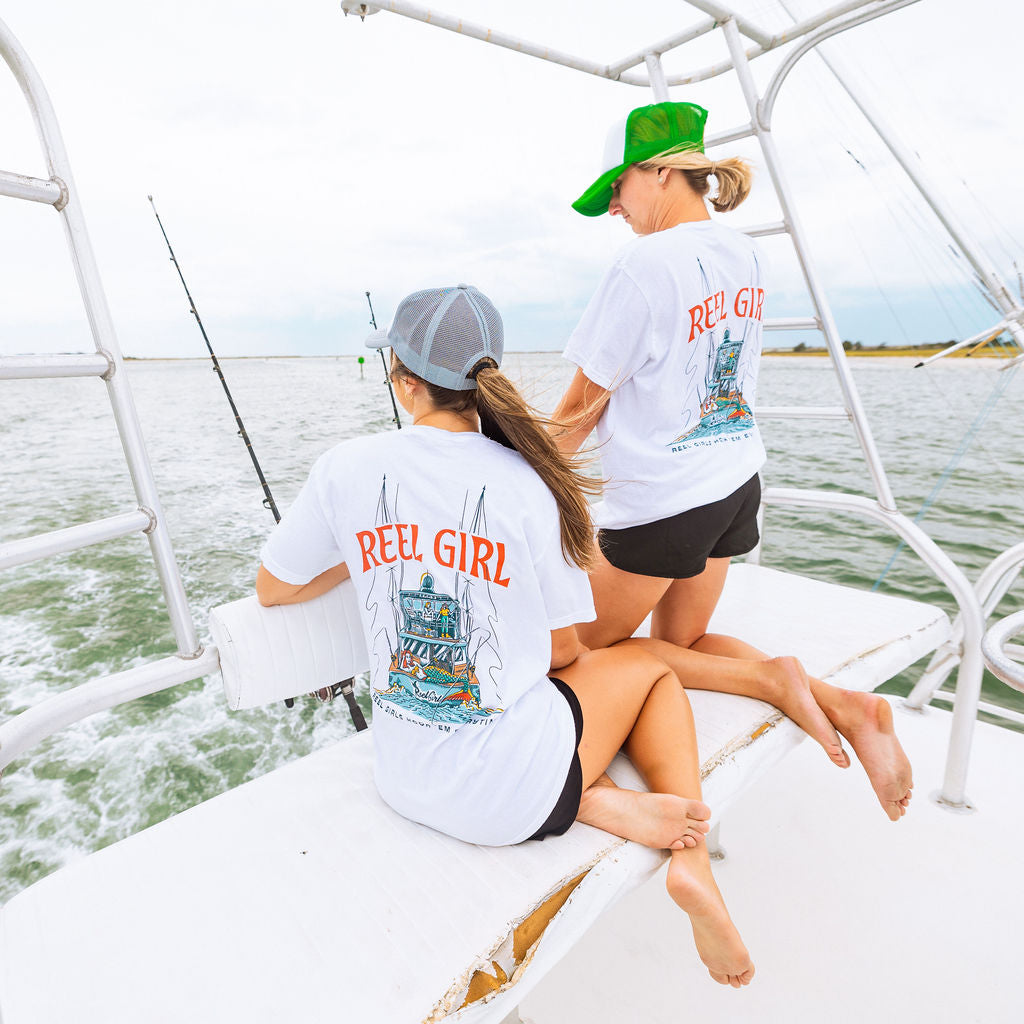 Shirt Hook 'Em Tee – Unisex Outdoor Graphic Tee